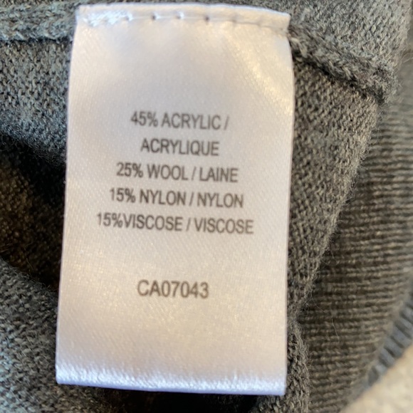 Beautiful Cardigan. - Picture 8 of 9